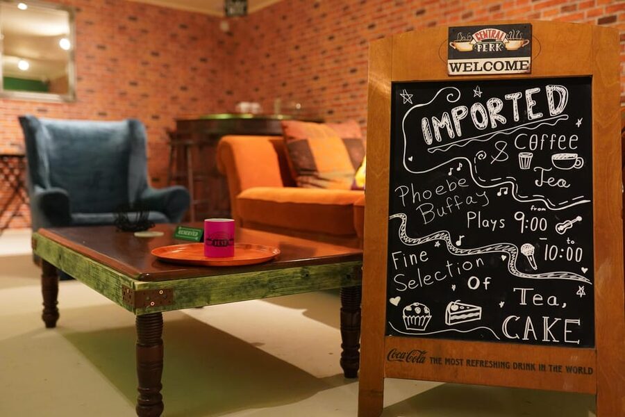 Budapest: 90s Sitcom Escape Room Adventure with Drinks - Central Perk is the payoff