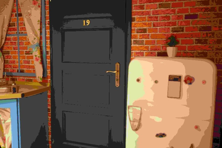 Budapest: 90s Sitcom Escape Room Adventure with Drinks - FAQ