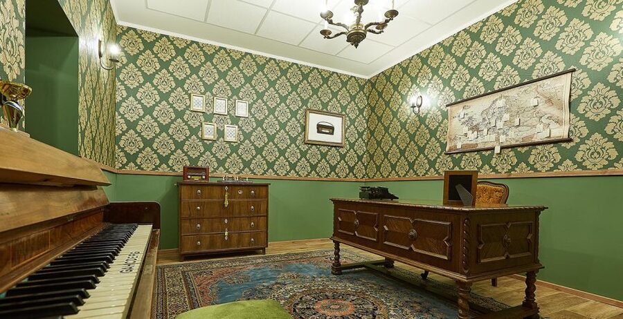 Budapest: Escape Room game, Sherlock Case - Inside Mortimer Sutton’s house