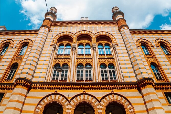 Budapest (Jewish Quarter) Scavenger Hunt and Self-Guided Tour - Gozsdu Udvar: courtyards and people-watching