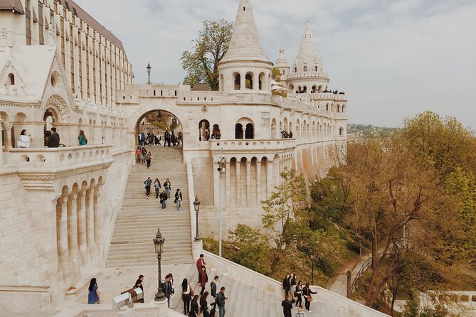 Budapest Scavenger Hunt and Highlights Self Guided Audio Tour - Finishing by the Chain Bridge lions