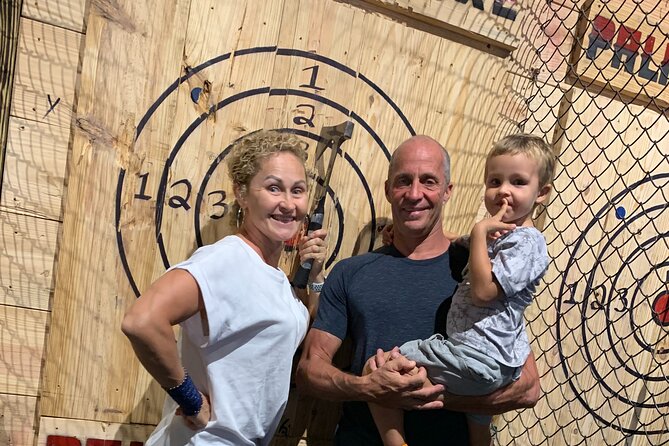 Bundle: 1-Hour Axe Throwing + Escape Room - Your first hour with an axe