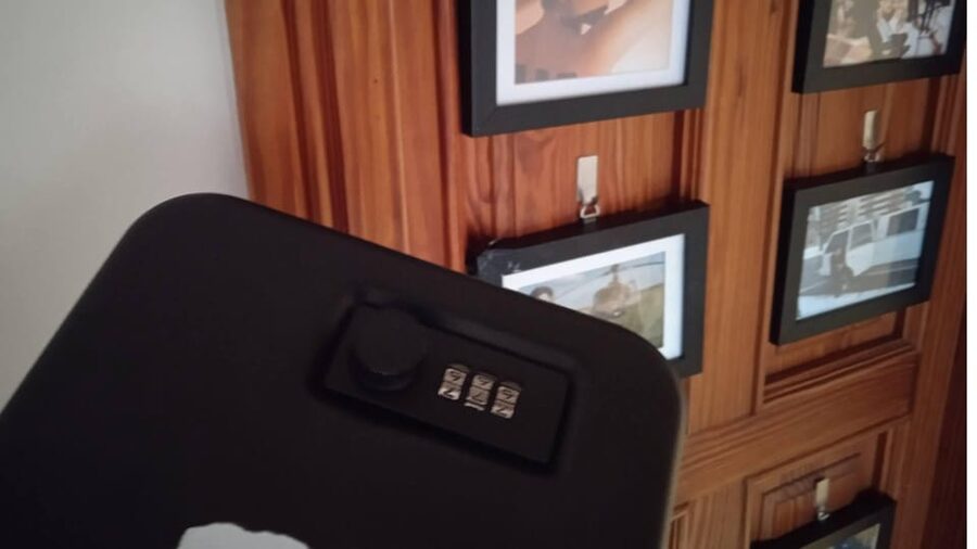 Cala Millor: Escape Room "The millionaire's villa", fun game - The first few minutes: divide the work quickly