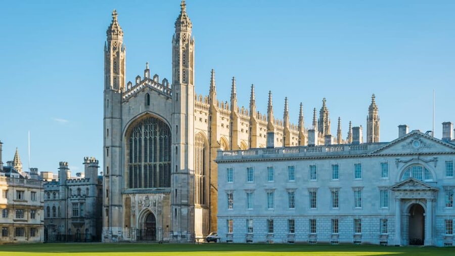 Cambridge: City Walking Tour & Exploration Game - Timing the two-mile route