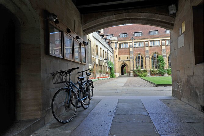 Cambridge Scavenger Hunt and Highlights Self-Guided Tour - A 3.5-kilometre walk with room to stop