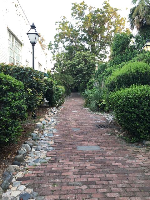 Charleston: Pirate Escape Scavenger Hunt - Following a pirate escape through the historic district
