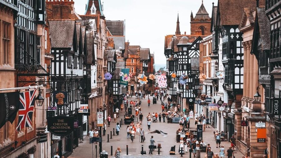 Chester: City Walking Tour & Exploration Game - Pace, breaks, and group play