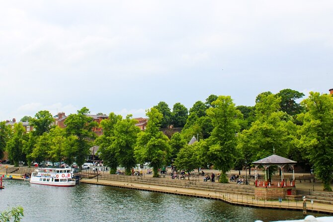 Chester Quest: Self Guided City Walk & Immersive Treasure Hunt - Solving clues, challenges, and points