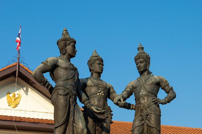 Chiang Mai Scavenger Hunt and Sights Self-Guided Tour - Tha Phae Gate gives the route a clear finish