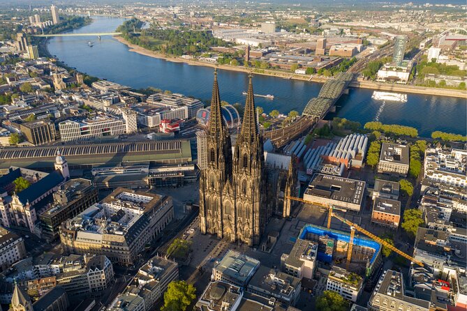 Cologne Scavenger Hunt and Highlights Self Guided Audio Tour - Fischmarkt and Brunnen der Fischweiber