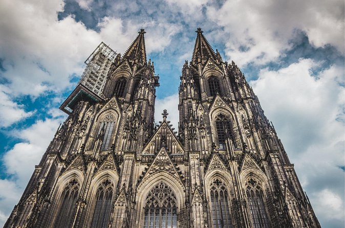 Cologne Scavenger Hunt and Highlights Self Guided Audio Tour - Great St. Martin Church and the Old Town