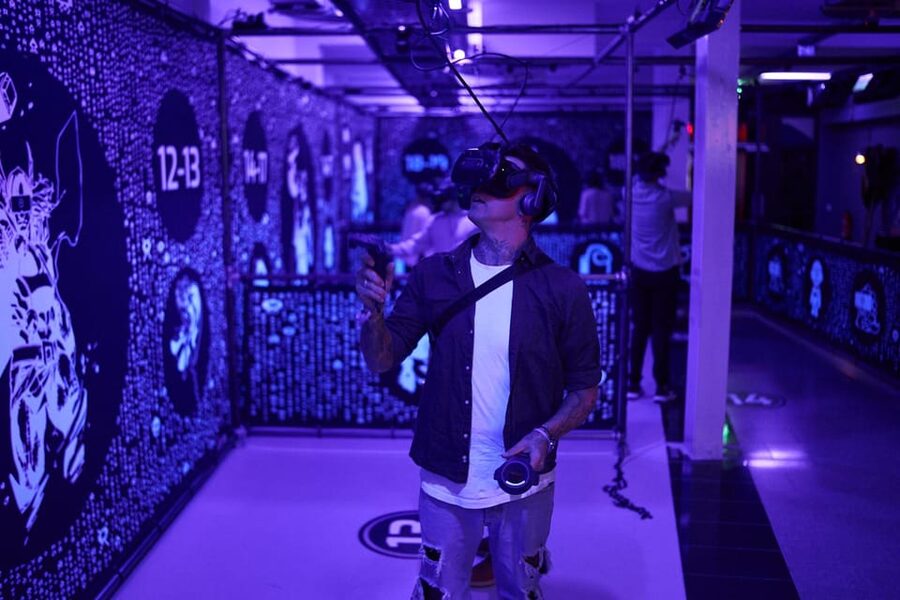 Cologne: Virtual escape game adventure at 7th Space - Free Walk, laser tag, and party games