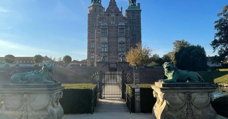 Copenhagen: King's Garden Outdoor Escape Room Game - A detective story beneath Rosenborg Castle