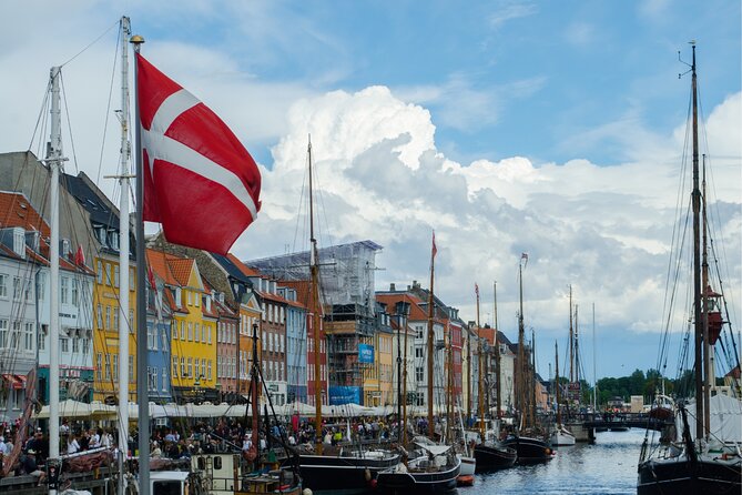 Copenhagen Scavenger Hunt and Highlights Self Guided Audio Tour - City Hall is the practical starting point