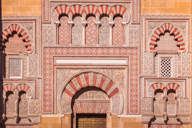 Córdoba Scavenger Hunt and City Highlights Walking Tour - The Mezquita-Catedral as the main event