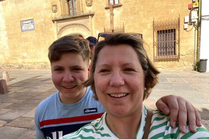 Córdoba Scavenger Hunt and City Highlights Walking Tour - Maimonides and the Jewish Quarter