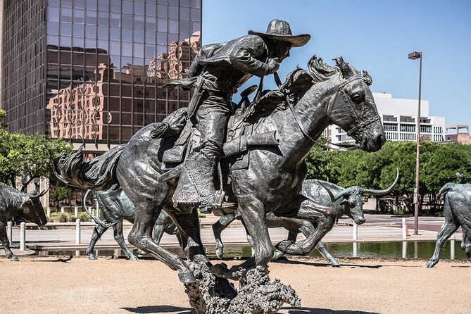 Dallas Scavenger Hunt & Self-Guided Tour - Dallas City Hall and modern civic design