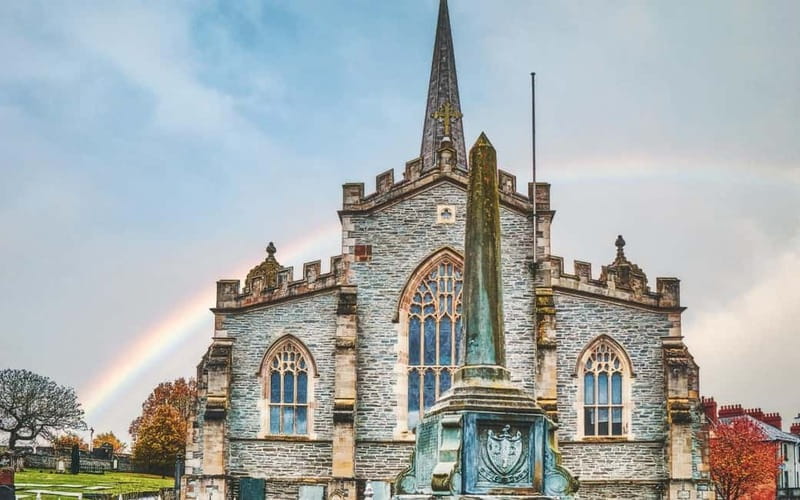 Derry: City Walking Tour & Exploration Game - Walking the iconic city walls