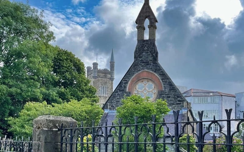 Derry: City Walking Tour & Exploration Game - The People’s Gallery and the 1689 Siege