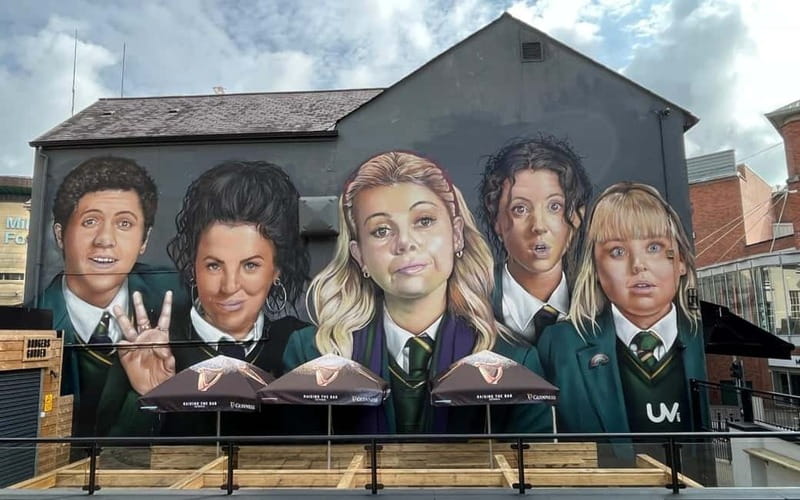 Derry: City Walking Tour & Exploration Game - Into the Bogside and its murals