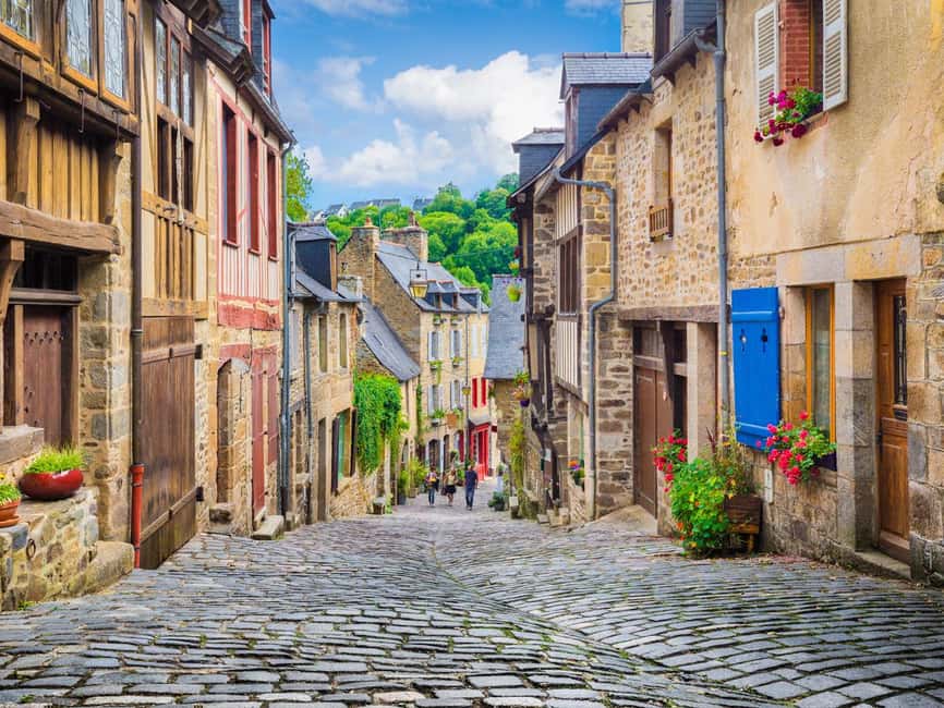 Dinan: Outdoor escape game, The symbols of the apocalypse - Follow the route through Dinan’s old streets