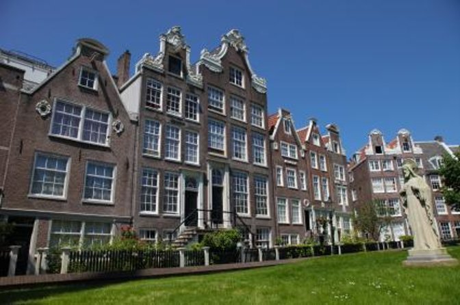 Discover Breda with a self-guided Outside Escape city game tour! - The Nassau Monument sets the historical tone