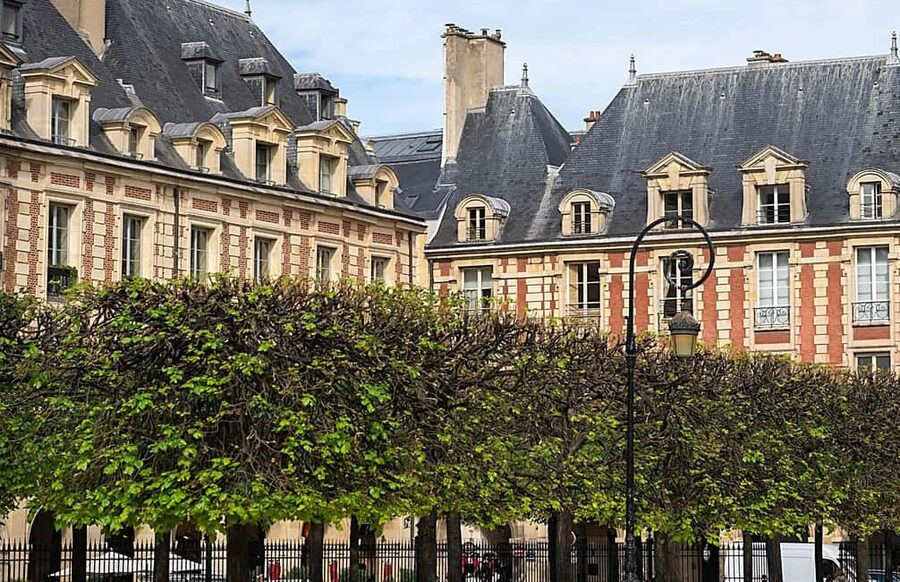 Discover the Marais (:) An Outdoor Detective Adventure - Key points to know before booking