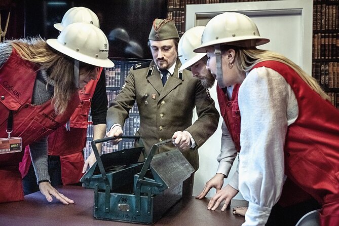 Downfall Spy Mission (Premium Private Escape Room) - Why the live actor changes the experience