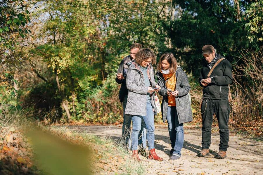 Dresden: 'The Wonder Forest' mobile scavenger hunt through the big garden - The palace station brings a useful pause