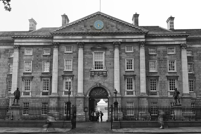 Dublin Ghost Hunt Exploration Game and Tour - Meeting Theobald Wolfe Tone at His Statue