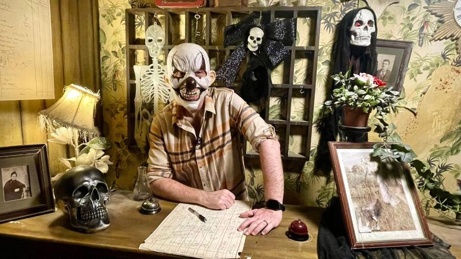 Dublin: Murder Mystery at the National Wax Museum - Exploring the museum with the instruction pack