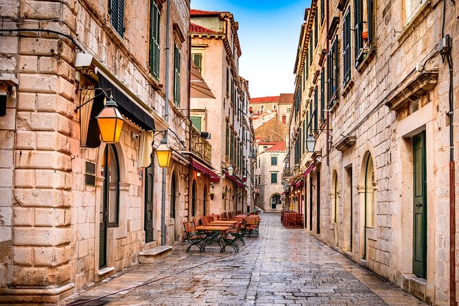 Dubrovnik Scavenger Hunt and Highlights Self Guided Audio Tour - The Cathedral and House of Marin Drzic