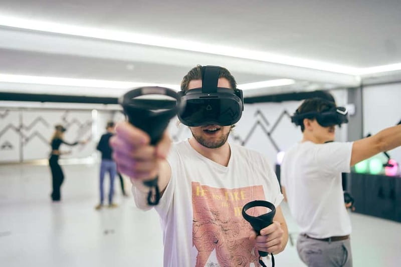 Düsseldorf: Virtual Reality Escape Game - Choosing Between Pyramids, Haunted Houses, and History