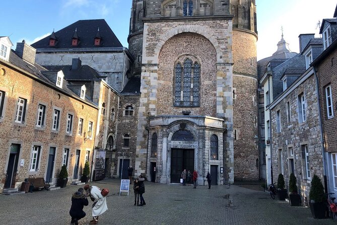 e-Scavenger hunt Aachen: Explore the city at your own pace - A self-guided way to meet Aachen