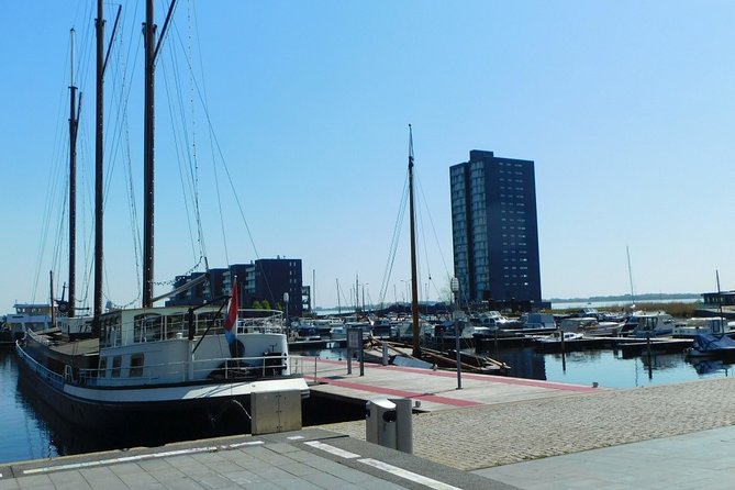 e-Scavenger hunt Almere: Explore the city at your own pace - Language, access, and practical comfort