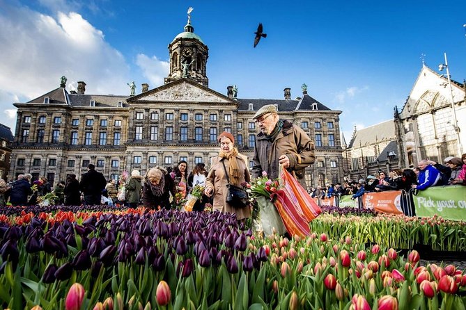 e-Scavenger hunt Amsterdam: Explore the city at your own pace - Dam Square, Damstraat, and the Royal Palace