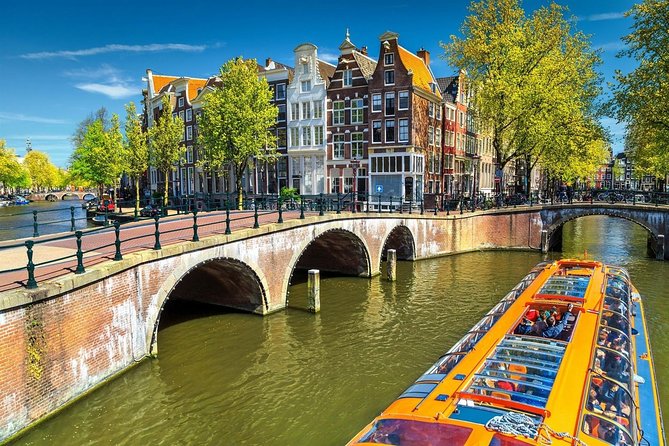 e-Scavenger hunt Amsterdam: Explore the city at your own pace - Old Center and the Jordaan