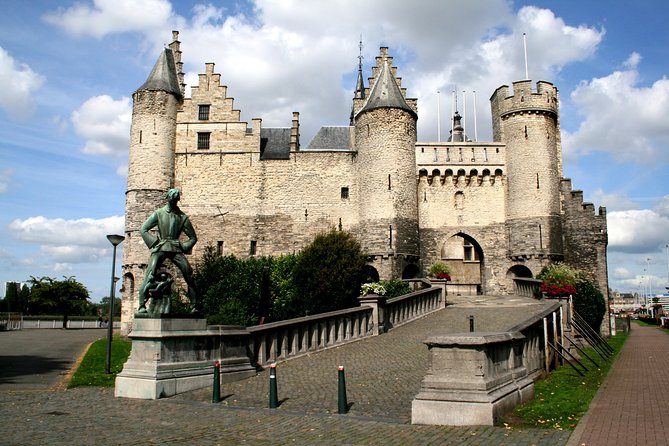 e-Scavenger hunt Antwerp: Explore the city at your own pace - Paleis op de Meir and the Rubenshuis