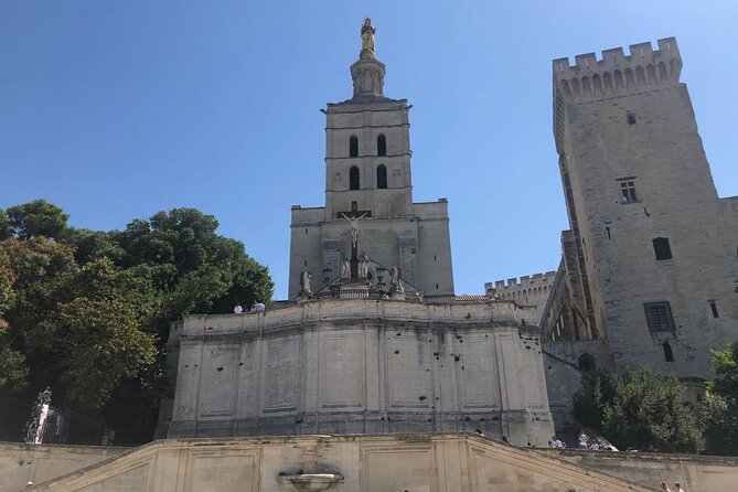 e-Scavenger hunt Avignon: Explore the city at your own pace - Gardens, squares, and the city’s everyday rhythm