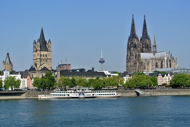 e-Scavenger hunt Cologne: Explore the city at your own pace - The Hohenzollern Bridge and the Rhine side