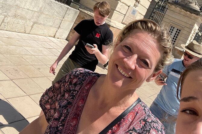 e-Scavenger hunt Dijon: Explore the city at your own pace - Place Darcy and the walk into old Dijon