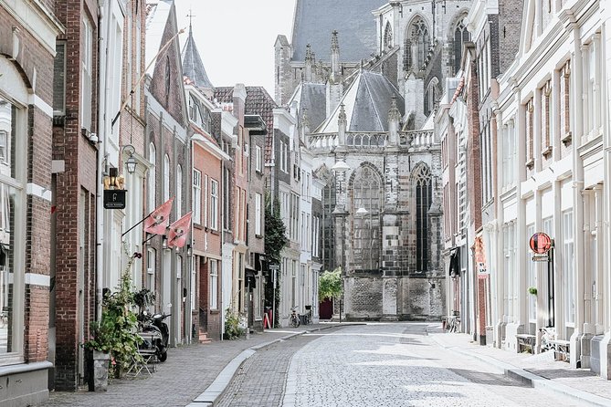 e-Scavenger hunt Dordrecht: Explore the city at your own pace - Groothoofdspoort and the city’s grand entrance