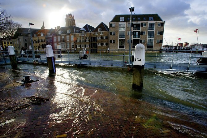 e-Scavenger hunt Dordrecht: Explore the city at your own pace - City Hall and Hof van Nederland