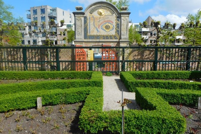 e-Scavenger hunt Groningen: Explore the city at your own pace - The first half: museum, garden, market, and tower