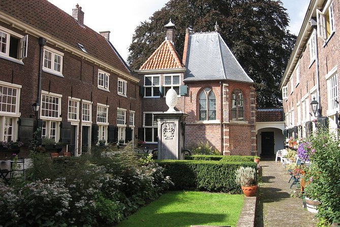 e-Scavenger hunt Haarlem: Explore the city at your own pace - Hofjes and Museums Along the Second Half