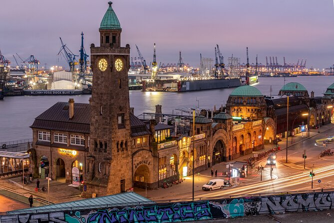 e-Scavenger hunt Hamburg: Explore the city at your own pace - Churches, bridges, and Hamburg’s older story
