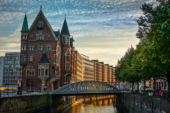 e-Scavenger hunt Hamburg: Explore the city at your own pace - Stock exchange, shopping streets, and the final stretch