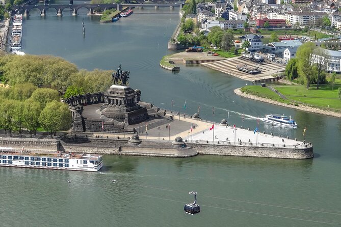 e-Scavenger hunt Koblenz: Explore the city at your own pace - Continue to the Rhine Park and former Prussian offices