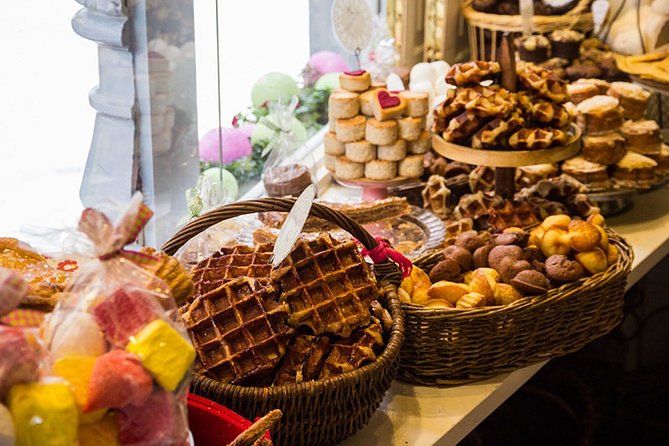 e-Scavenger hunt Liège: Explore the city at your own pace - Local flavor at Brasserie C, Le Carré, and Le Pot au Lait