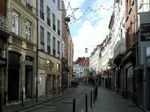 e-Scavenger hunt Lille: Explore the city at your own pace - A city game instead of a standard walking tour